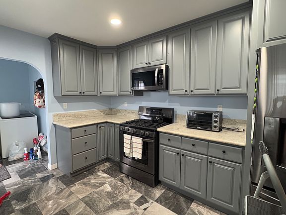 4th image of 5947 Arlington Ave