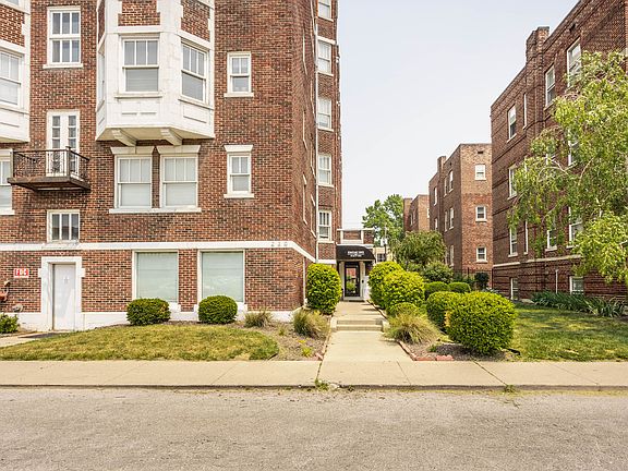2nd image of 230 E 9th St APT 304