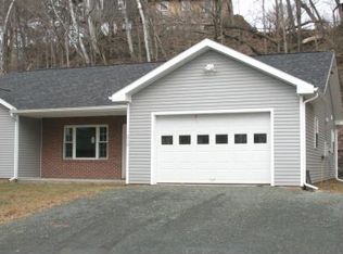 212 Saint Mary St, Saint Johnsbury, VT 05819