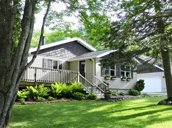 31 Bellevue Ter, Tupper Lake, NY 12986