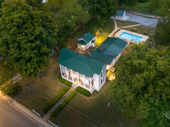 202 S Main St, Cornersville, TN 37047