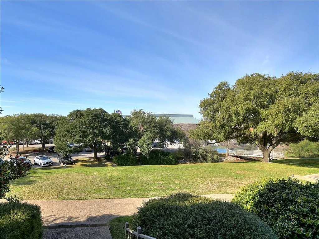 4 bed, 4.0 bath, 2192 sqft, $3,495 — Photo 2