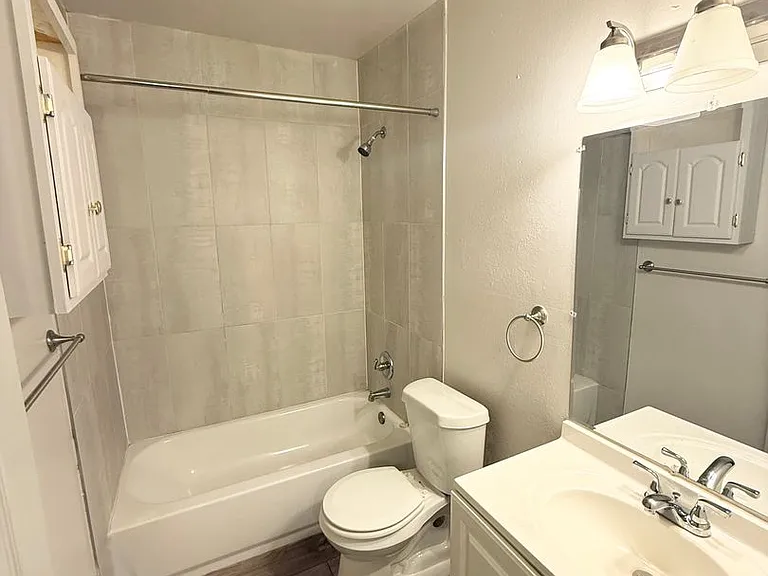 33 University Dr. — Photo 12
