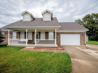 315 Willow Crossing Ct, Vine Grove, KY 40175