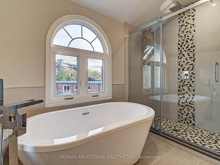 2353 Marine Dr #3 — Photo 24