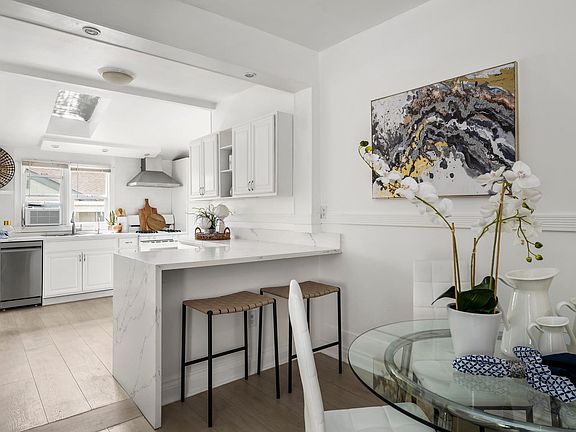 Kitchen with Sandwich Bar