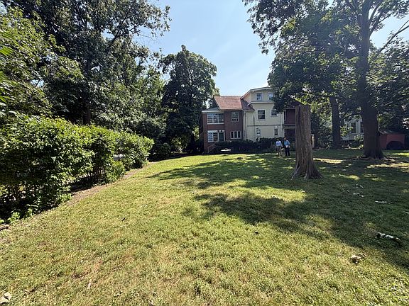 5th image of 2530 McDaniel Ave