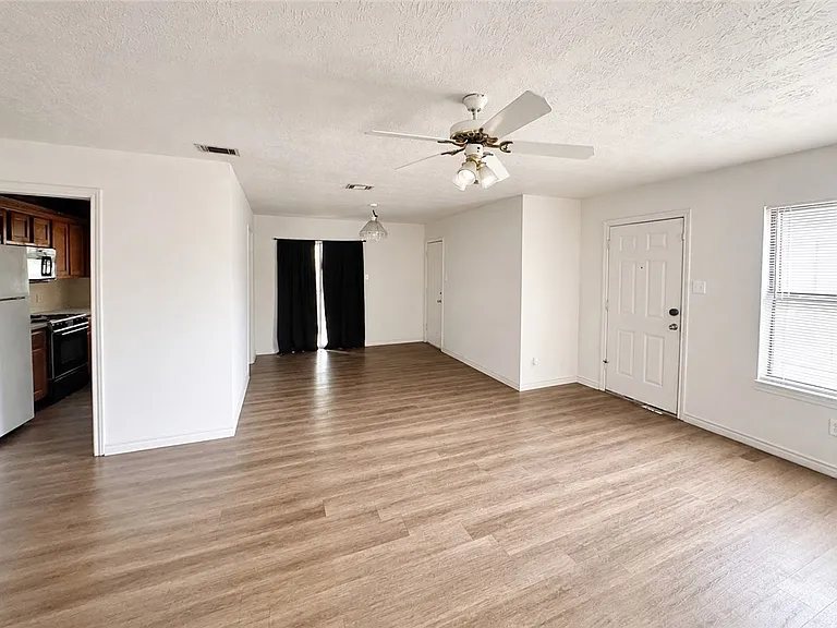 816 Azalea Ct — Photo 2