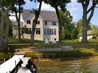 310 S Golden Lake Ln, Oconomowoc, WI