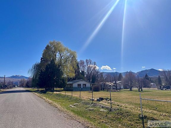 2nd image of 1 W Ute Rd