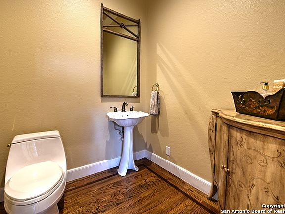 4th image of 104 Westcourt Ln