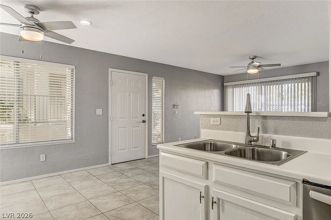 2 bed, 2.0 bath, 1020 sqft, $1,395 — Photo 2