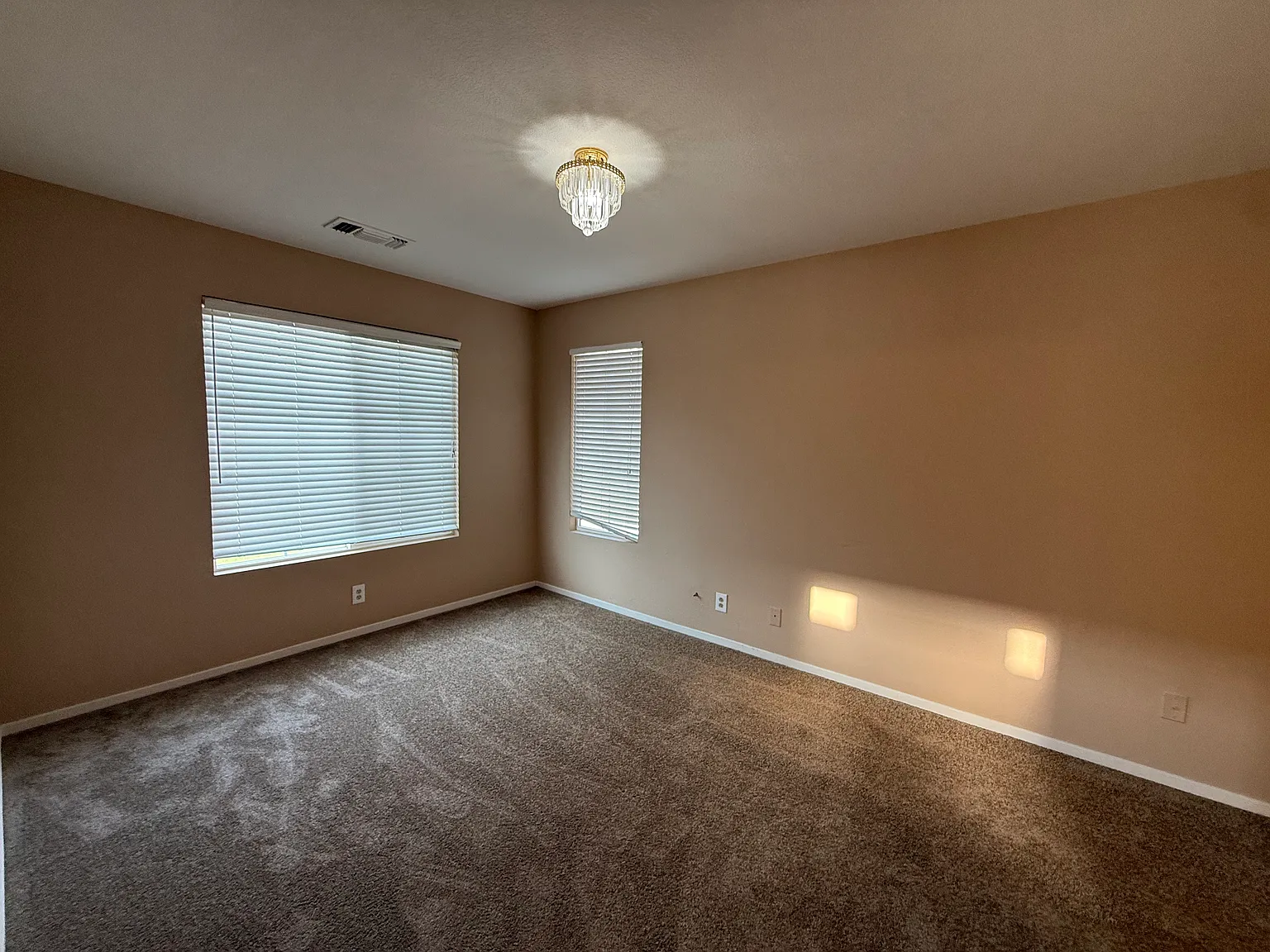 4 bed, 2254 sqft, $2,600 — Photo 4