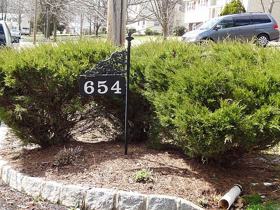 2nd image of 654 N Meadow Dr