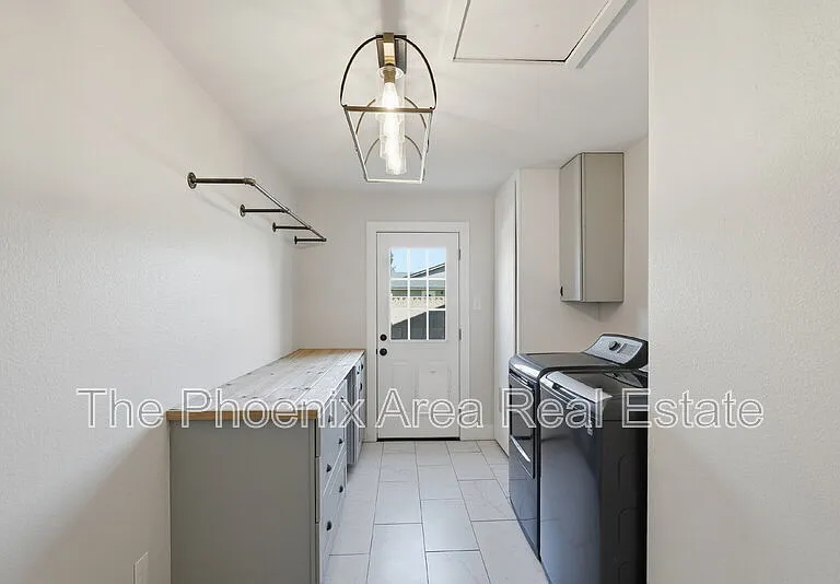 447 E Carson Dr — Photo 33