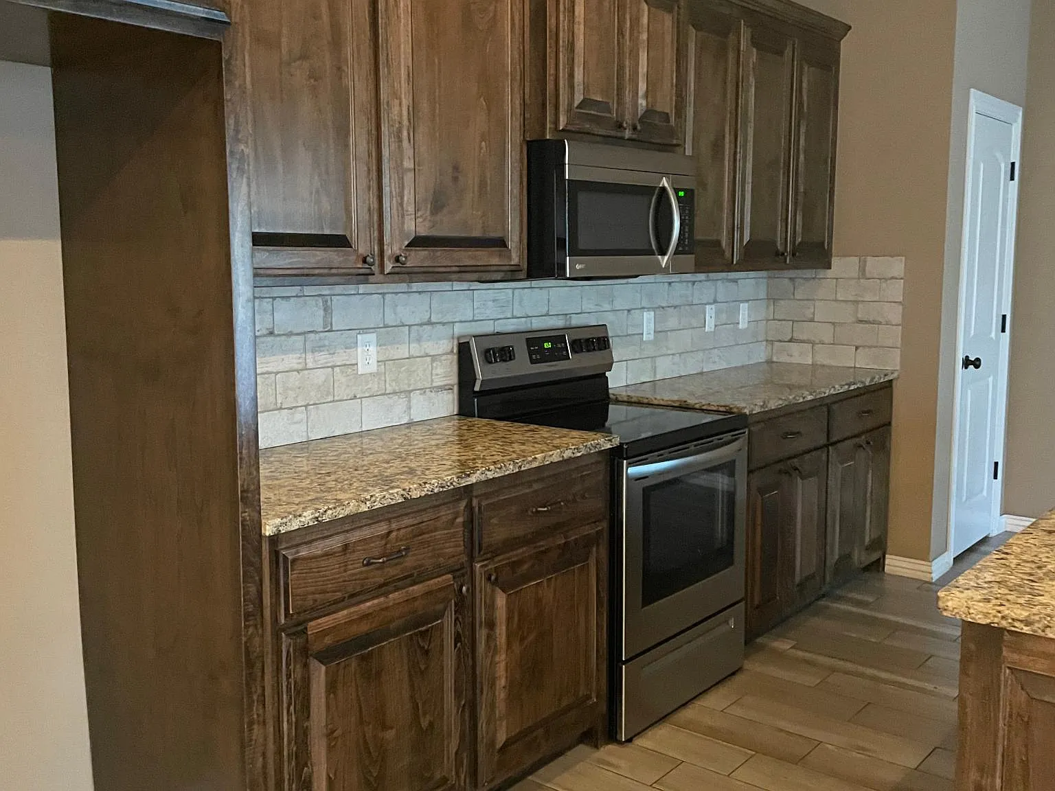 4 bed, 2083 sqft, $2,200 — Photo 4