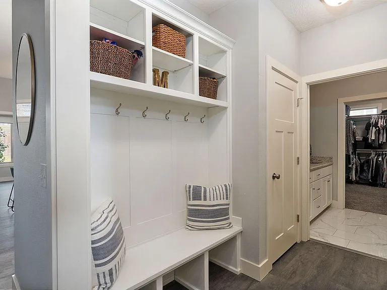 129 N Glengary Dr — Photo 1