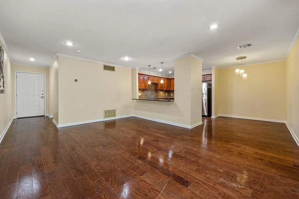 100 Lorenz Rd — Photo 3