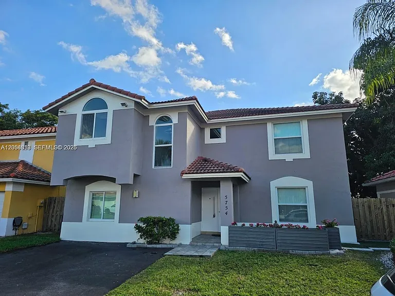 5754 NW 98th Ave — Photo 1