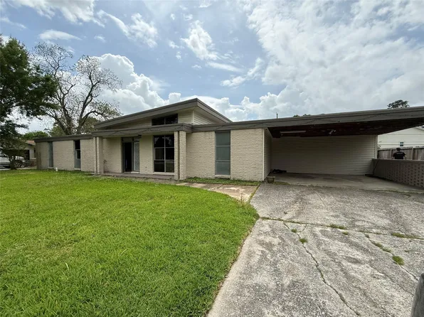 627 Baywood St, Shoreacres, TX 77571