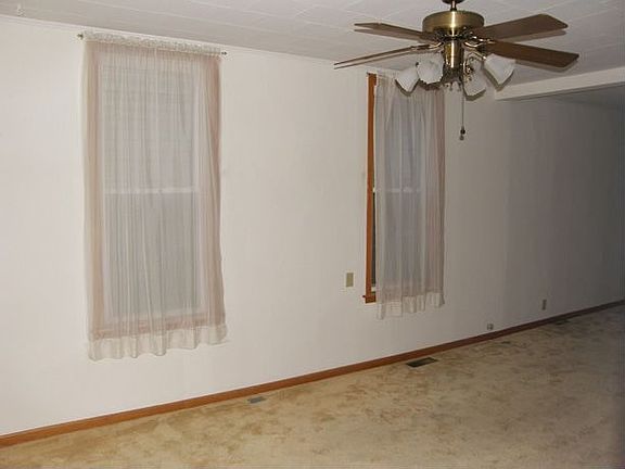 3rd image of 2917 N Hoyne Ave