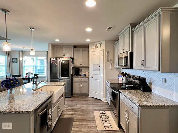 4th image of 236 Cherry Laurel Dr