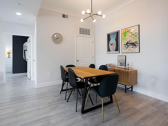 3rd image of 601 Main St APT 517