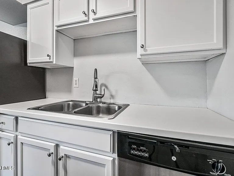 1518 W Colter St #5 — Photo 8