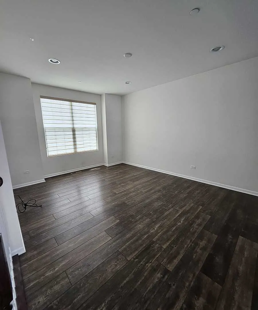 3 bed, 2.5 bath, 1813 sqft, $3,200 — Photo 4