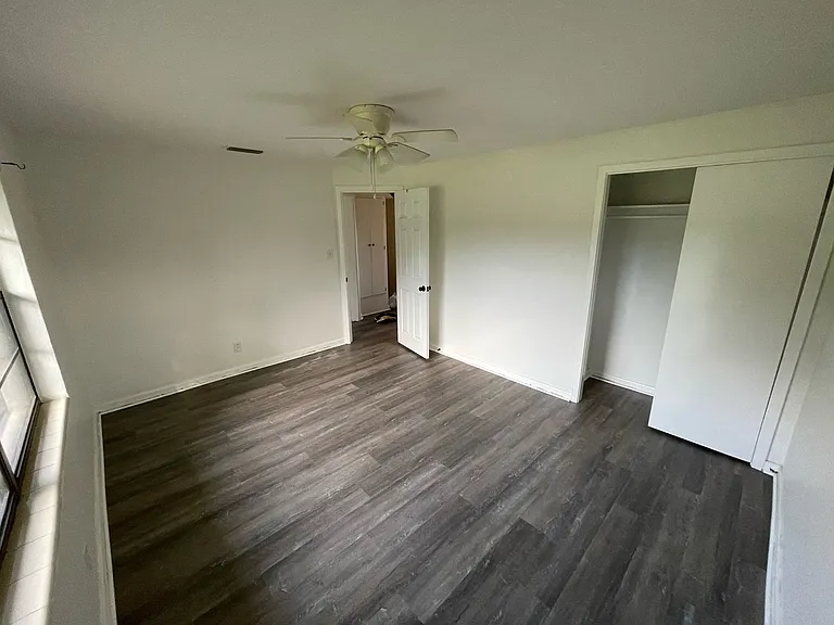1608 Pine Ave — Photo 5