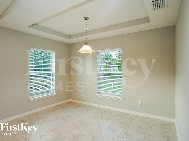 1606 NE 35th Ter — Photo 5
