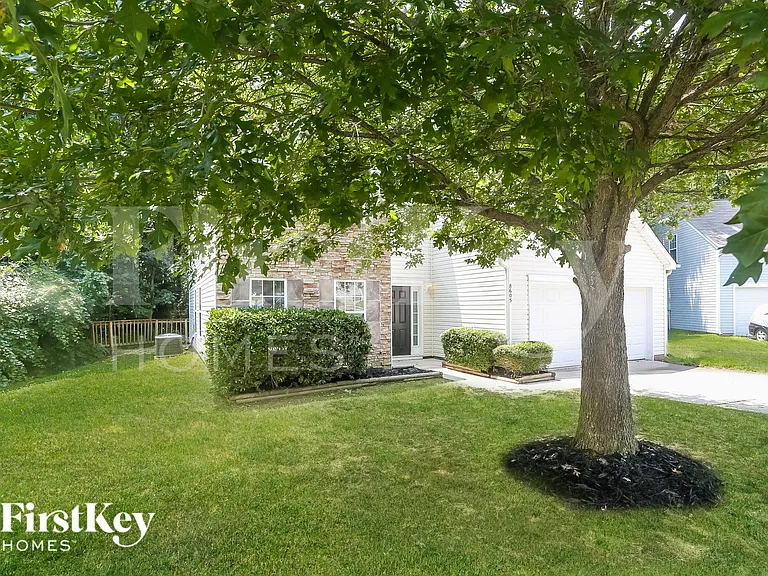 8605 Royal Bluff Dr — Photo 4