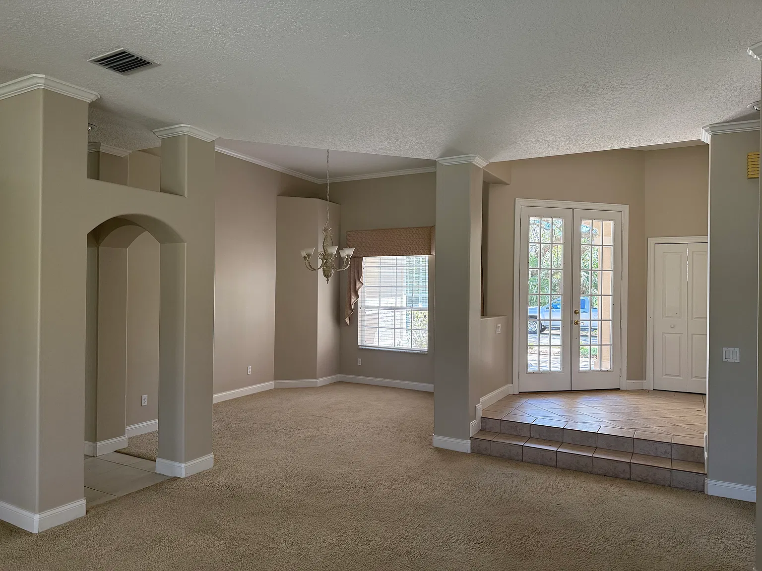 3 bed, 2.5 bath, 3459 sqft, $3,400 — Photo 2