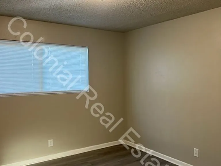 1525 N Reid St — Photo 2