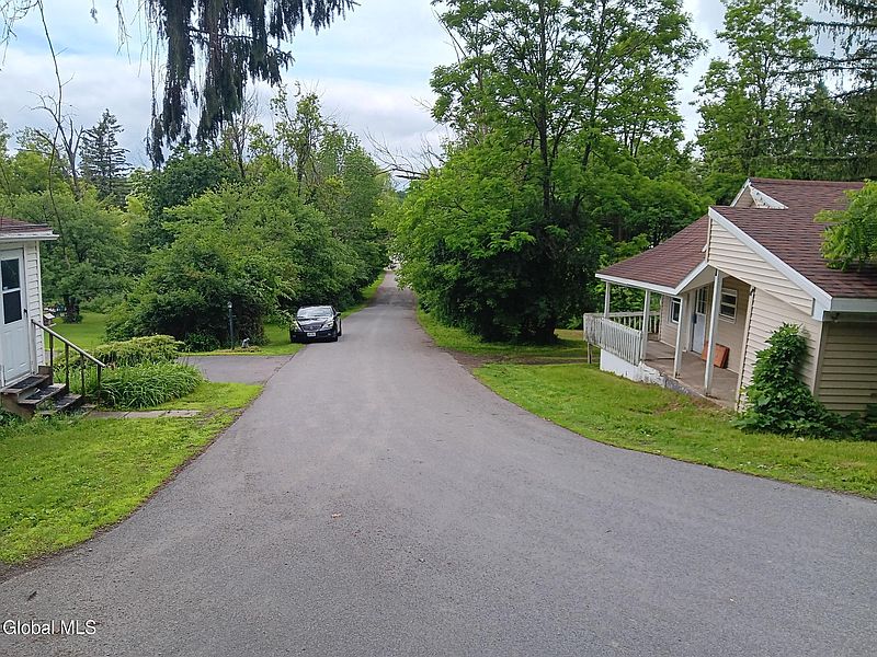 4th image of 352 Hillside Road
