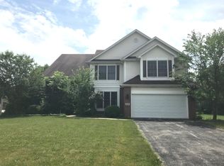 325 Pheasant Hill Dr, North Aurora, IL 60542