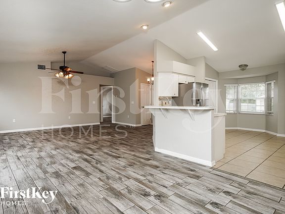 5th image of 835 Summer Glen Dr