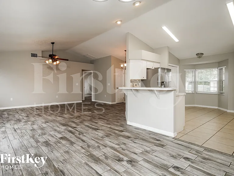 835 Summer Glen Dr — Photo 5