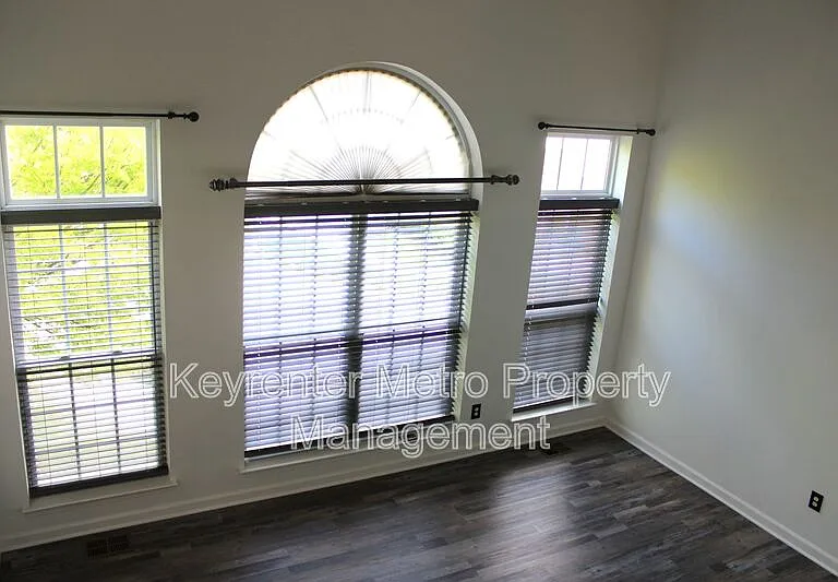 1005 Treeland Way — Photo 7