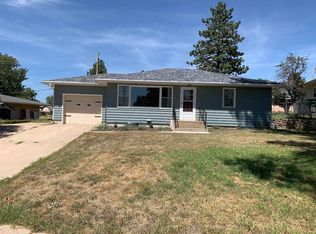 528 Charles Rd, Hebron, NE 68370