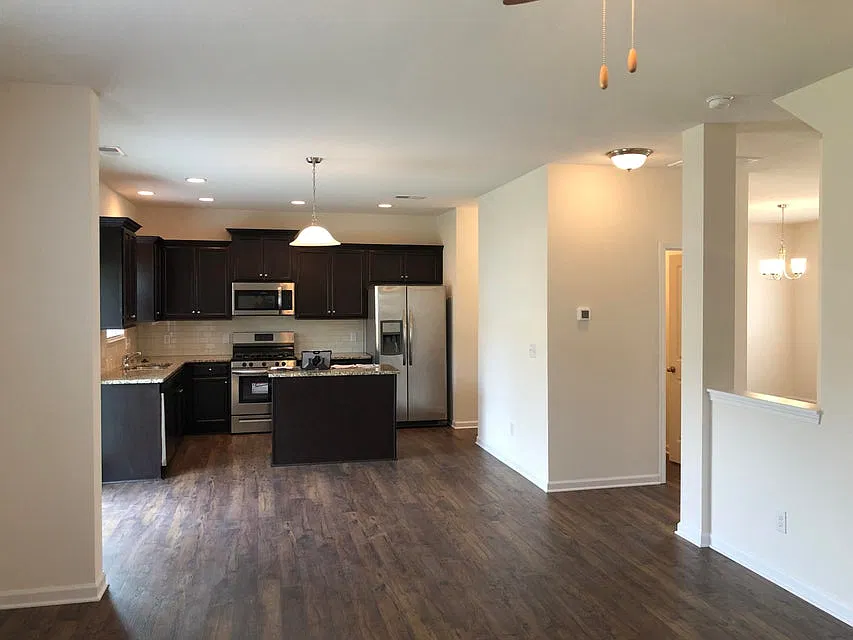 3 bed, 2231 sqft, $2,600 — Photo 4