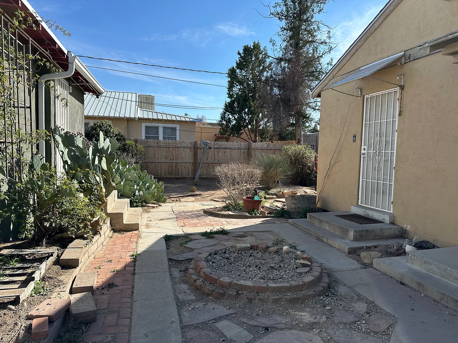 Updated & Charming 2 bed, 2 bath just 1 block to UNM — Photo 3