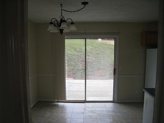 4th image of 150 Somerset St