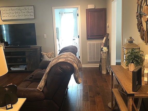 4th image of 69 Southmont Dr