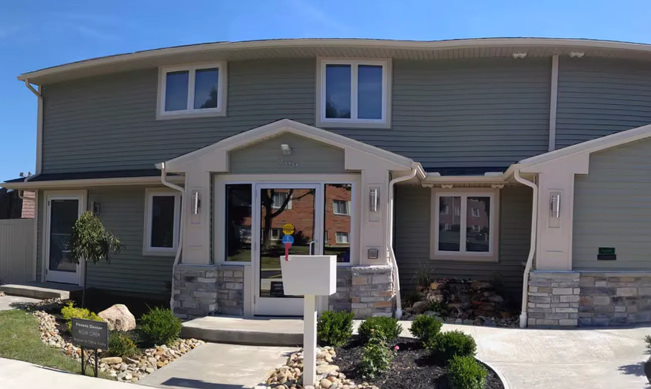 Huntington Woods Apartments — Photo 1