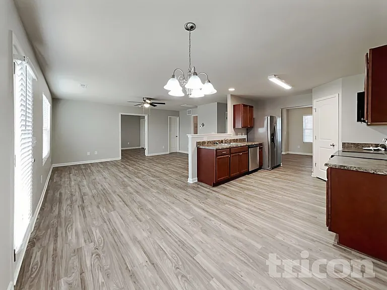 4114 Vershire Ave — Photo 3
