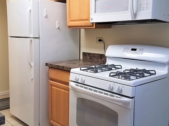 3rd image of 1900 W Knightsbridge Dr APT 1E