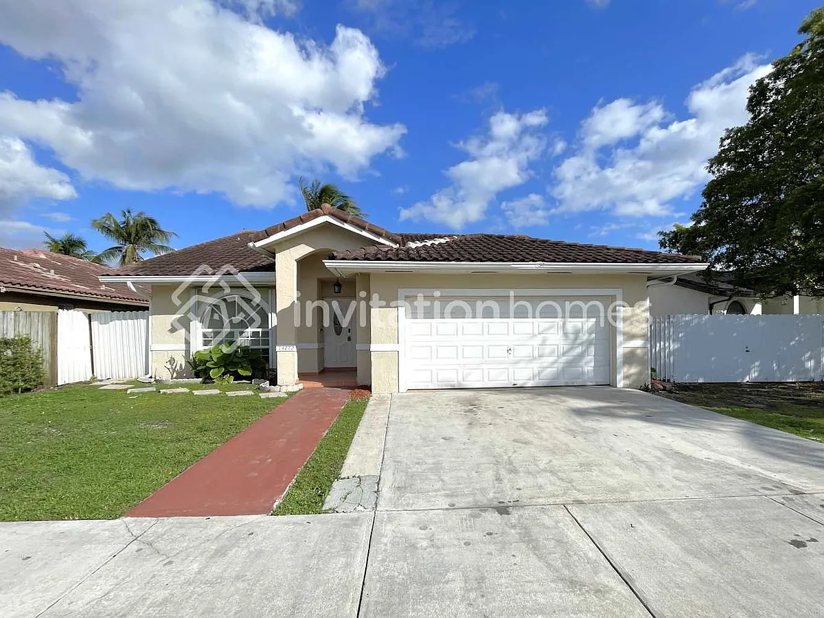 Photo 1 of 19 - 14272 SW 52nd St - Miami, FL Primary Photo - 14272 SW 52nd St