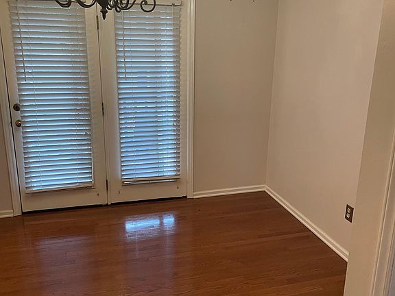 4th image of 104 Peachtree St