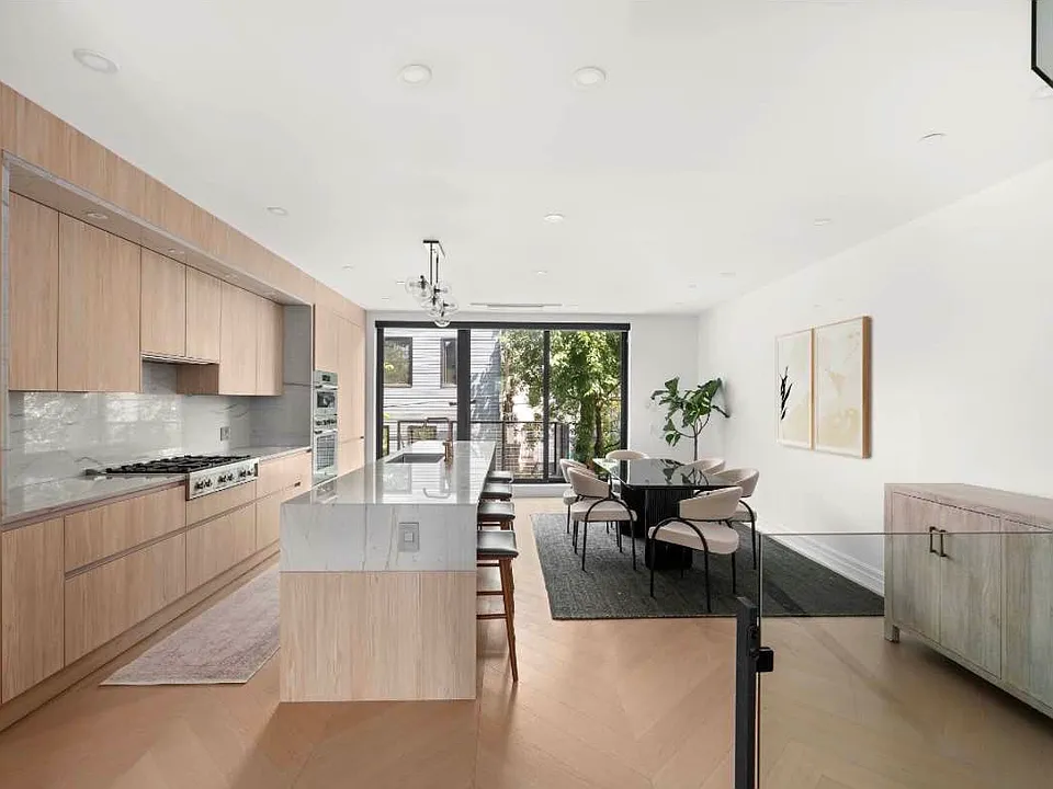 98 Coffey St #1